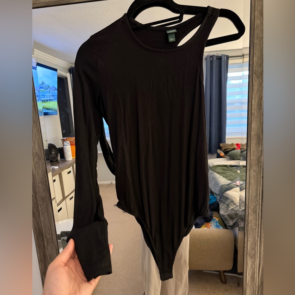 One shoulder bodysuit - size M